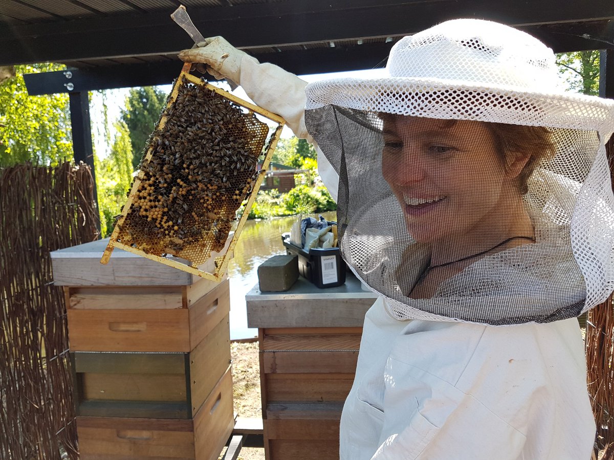 Imker Dorinde De Tempe. Foto: Clara Kroes